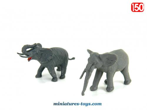 un duo d'éléphants du cirque en miniatures plastique au 1/50e  miniatures-toys