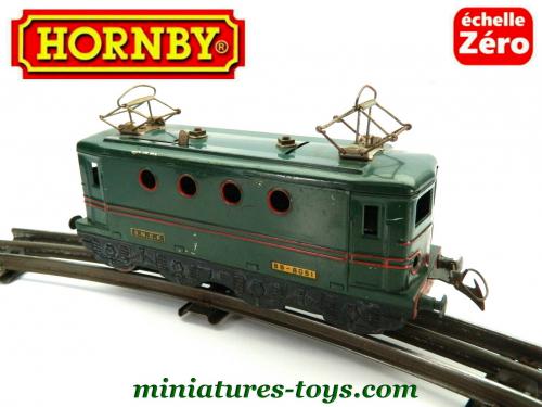 La locomotive électrique BB 8051 bicolore en miniature Hornby échelle 0 O