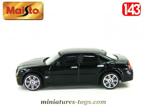 La Chrysler 300C Hemi noire en voiture miniature par Maisto au 1
