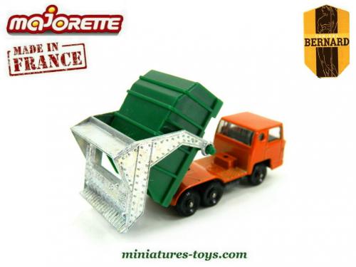Le camion Bernard benne a ordures en miniature de Majorette au 1/87e