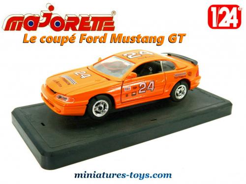 Le coupe Ford Mustang GT orange en miniature par Majorette au 1 24e miniatures toys