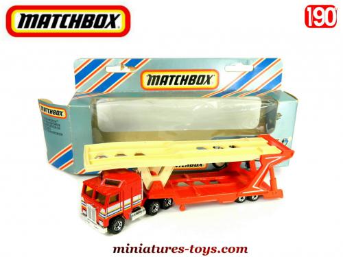 Le tracteur Kenworth avec sa semi remorque porte autos Matchbox au 1 90e miniatures toys