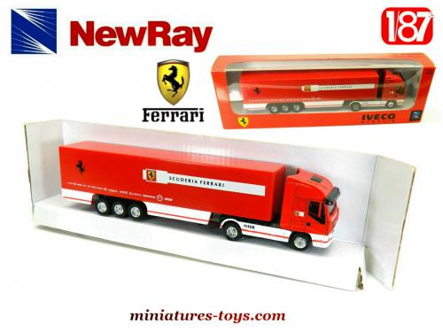 Le Stralis Iveco et sa semi remorque Scuderia Ferrari miniature