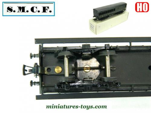 La voiture fourgon mixte 2e Cl court B8t a bogies miniature de SMCF au