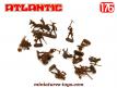 Un lot de 11 figurines de chercheurs d'or Atlantic en miniatures au 1/76e