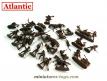Un lot de 30 figurines de trappeurs et chercheurs d'or Atlantic en miniatures au 1/76e