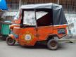 Le triporteur Bajaj Taxi de Jakarta miniature par Ixo Models au 1/43e