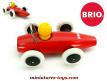 La voiture de course vintage en bois de la marque Brio