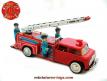 Le camion de pompiers a grande échelle en tôle de style jouet ancien