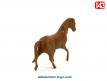 Un cheval marron en miniature plastique au 1/43e