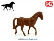 Un cheval marron en miniature plastique au 1/42e