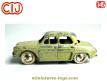 La Renault  Dauphine modèle 1956 verte en miniature de CIJ au 1/45e