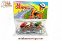 Un lot de 6 cyclistes miniatures en plastique par Cofalu au 1/32e