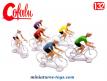 Un lot de 10 pelotons de 6 cyclistes miniatures en plastique par Cofalu au 1/32e