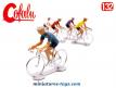 Un lot de 10 pelotons de 6 cyclistes miniatures en plastique par Cofalu au 1/32e