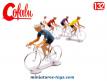 Un lot de 5 pelotons de 6 cyclistes miniatures en plastique par Cofalu au 1/32e