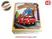 Un camion de pompiers grande échelle en jouet téléguidé au 1/43e