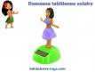 La danseuse tahitienne solaire à la juppe violette