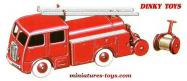 Le dévidoir en métal peint du Berliet pompiers 32E 583 de Dinky Toys au 1/50e