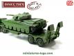 Le porte char miniature de Dinky Toys England avec un char Centurion au 1/55e