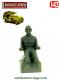 Le conducteur militaire en résine du Dodge miniature Dinky Toys France au 1/43e