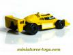 Une Formule 1 Renault RS 01/02 jaune en miniature Elf au 1/53e