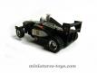 Une Formule 1 Mercedes Benz miniature au 1/43e pour circuit électrique