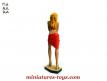La figurine de la belle pin up Raffaella dessinée par Manara et réalisée en résine
