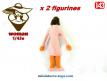 Deux figurines de femmes brunes en robe rose en miniatures métal au 1/43e