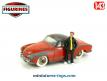 La figurine de l'homme au blouson noir et pull jaune en miniature métal au 1/43e