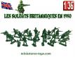 Un ensemble de 24 petits soldats anglais 1960 en plastique au 1/36e