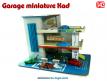 Le garage station services multi niveaux en miniature jouet années 1970 par Kad