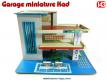 Le garage station services multi niveaux en miniature jouet années 1970 par Kad