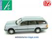 La Mercedes Benz E 300 T bleue en voiture miniature par Hongwell au 1/72e