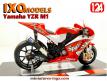 La moto Yamaha YZR M1 n°7 de Carlos Checa miniature Ixo Models au 1/24e