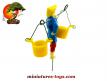 Le coolie veste bleue porteur double seaux du jardin japonais miniature