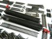 Un lot de 99 rails divers pour trains électriques au H0 de la marque Jouef