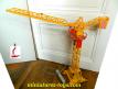La grue de chantier filoguidée miniature de Joustra C325
