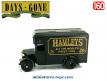 Le fourgon Dennis Parcels Hameleys en miniature par Lledo Days Gone au 1/60e