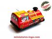 La petite locomotive a vapeur au look rétro en métal avec un moteur a clef