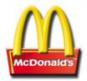 Une figurine de Snoopy Mac Donald's en tenue hivernale réalisée en plastique