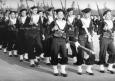 Un ensemble de 10 marins français en métal au 1/32e incomplets et repeints