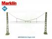Les 2 mats avec leur suspension transversale de caténaires Marklin au H0 HO