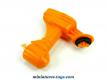 Un moteur hors bord a pile pour bateau miniature