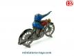 La moto miniature en métal de Police avec motard incomplète au 1/32e
