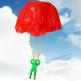 Le parachutiste avec lanceur et parachute miniature sous sachet