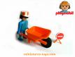 Un Playmobil ouvrier de chantier avec sa brouette