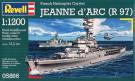 Le kit partiellement monté du porte hélicoptères Jeanne d'Arc Revell au 1/1200e