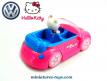 La New Beetle Volkswagen Hello Kitty en miniature rose par Sanrio au 1/24e