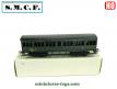 La voiture voyageurs 1er Cl courte A8t a bogies en miniature de SMCF au HO